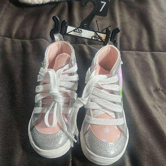 Baby Yoda shoes - Picture 2 of 5